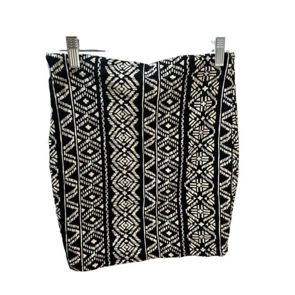 Forever 21 Aztec Mini Skirt Black and White Medium - Picture 2 of 3